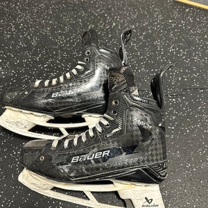 2022 Bauer Supreme Mach Hockey Skates Regular Width Pro Stock 9.5 (Used)
