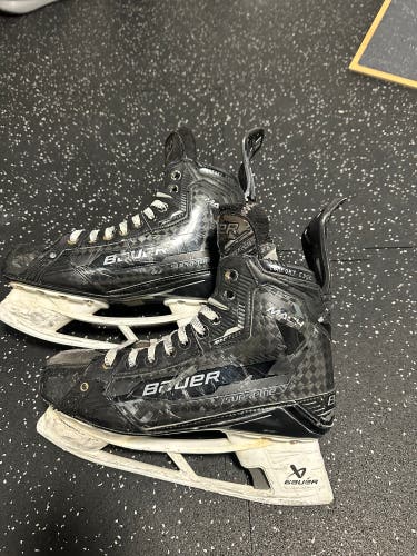 2022 Bauer Supreme Mach Hockey Skates Regular Width Pro Stock 9.5 (Used)