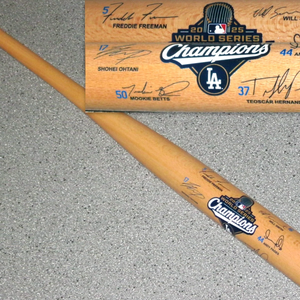 LOS ANGELES DODGERS~2025 WORLD SERIES CHAMPIONS~MINI BASEBALL BAT (6) SIGNATURES