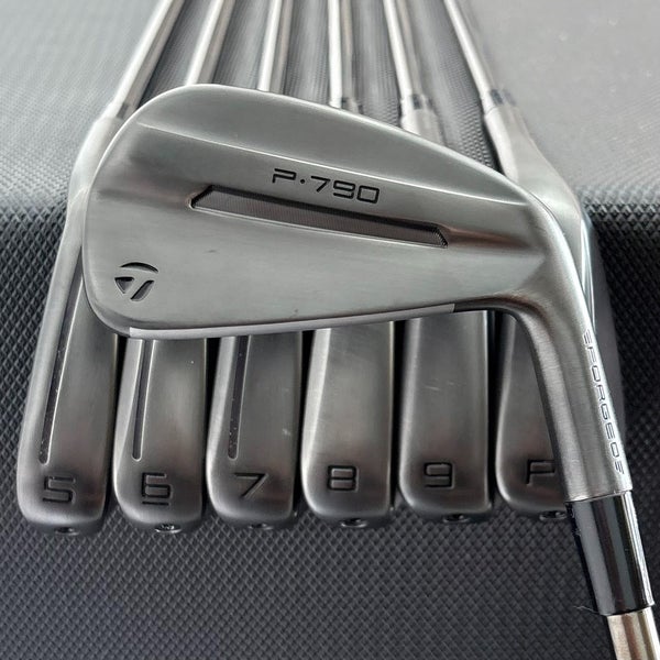 TAYLORMADE P790 2025 BATTLE WORN IRON SET 4-P
