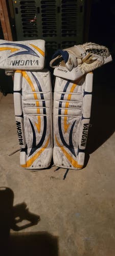 33" Vaughn Velocity V5 Regular Goalie Full Set (Used)