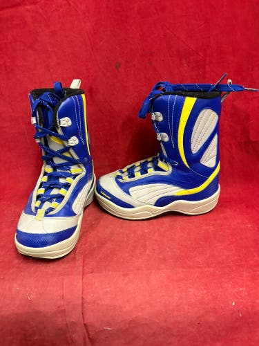 Snowboard Boots: Liquid 6Y (Big Kids / Youth) Snowboard Boots (Used)
