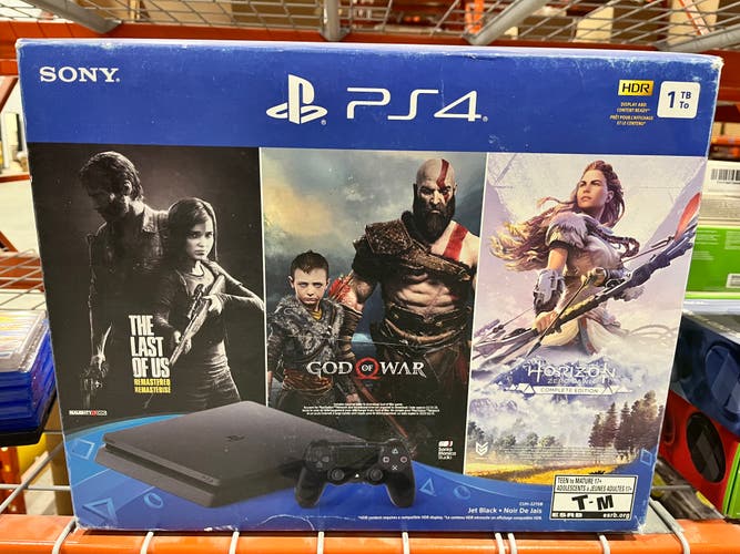 Used PLAYSTATION 4