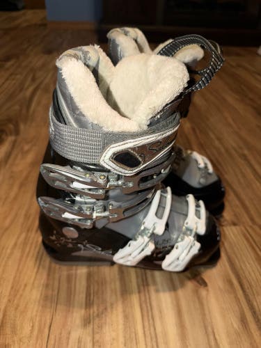 Women's Salomon fit fusion All Mountain Ski Boots Medium Flex mondo 23
