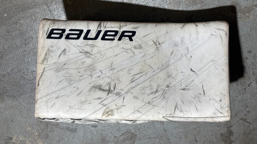White Senior Bauer Vapor Hyperlite 2 Goalie Blocker (Used)