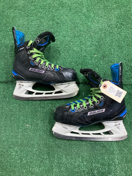Junior Bauer Nexus N8000 Hockey Skates Regular Width Size 4 (Used)