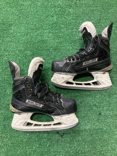 Junior Bauer Supreme 190 Hockey Skates Regular Width Size 2.5 (Used)