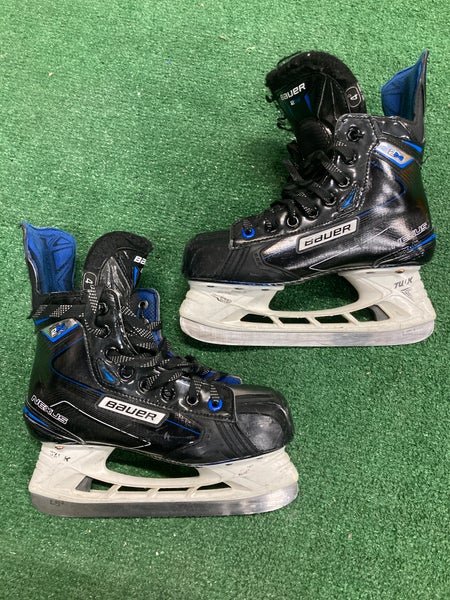 Junior Bauer Nexus 2N Hockey Skates Regular Width Size 4 (Used)