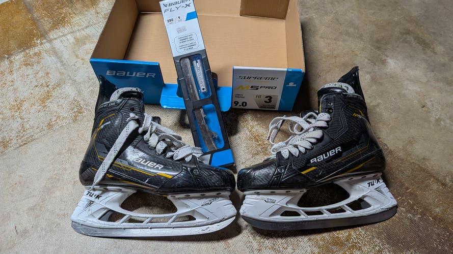 Bauer Supreme M5 Pro Hockey Skates Size 9 Fit 3 Wide (Used)