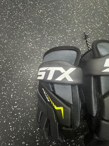 STX STALLION 200 Lacrosse Gloves Junior Black SM 11849-S000035292