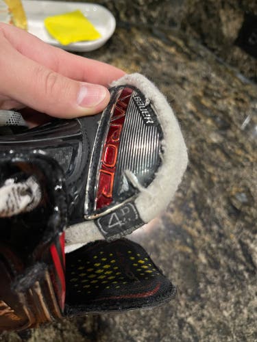 Bauer Vapor XLTX Pro Hockey Skates Regular Width Size 4 (Used)