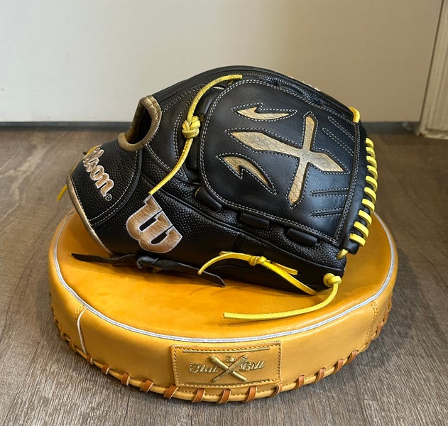 Custom 2024 Wilson A2000 RH Pitcher's Baseball Glove 12"