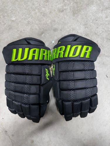 14” Warrior AX1 Pro Dallas Stars Gloves Pro Stock NHL (New)