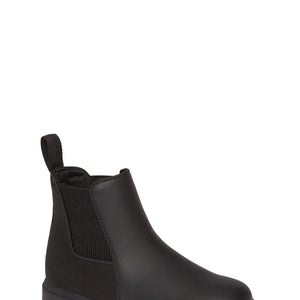 Native Shoes Kensington Treklite Boots Kids US 7 Black Round Toe Chelsea RHS6552