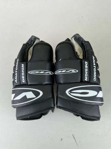 Black Senior VIc 550 Pro Gloves 14" (Used)