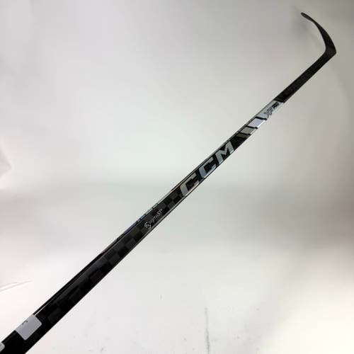 New Right CCM Tacks XF Pro | 70 Flex P28 Curve Grip | J465