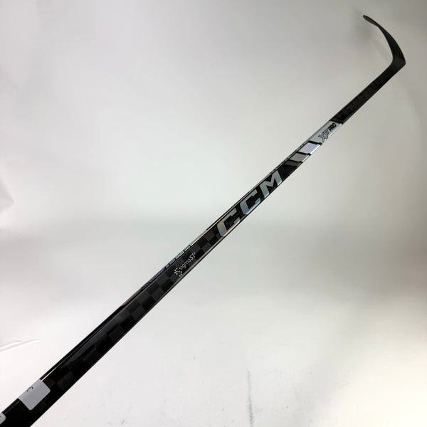 New Right CCM Tacks XF Pro | 70 Flex P28 Curve Grip | J465