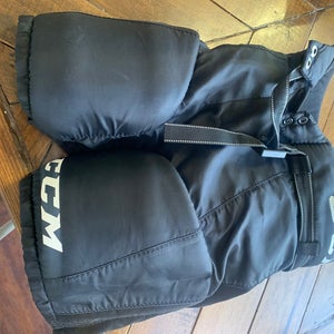 Youth Large CCM Tacks 9550 Hockey Pants (Used)
