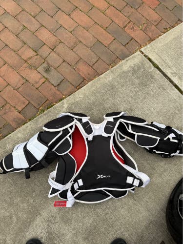 Large Bauer Vapor X900 Goalie Chest Protector (Used)