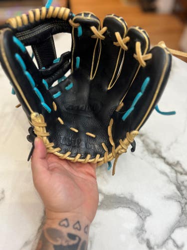 Infield RH Wilson A1000 Baseball Glove 11.75" (Used)