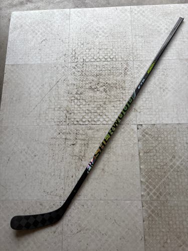 Senior Sher-Wood Rekker Morph Team Right Handed Hockey Stick P90TM 85 Flex Pro Stock (Used)