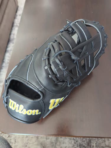 2025 Wilson A2000  1679 1st Basemen Glove 12.5"(New)