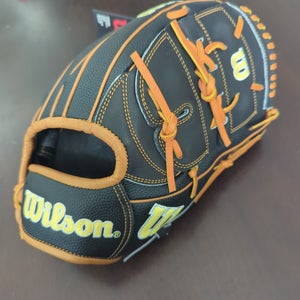 2025 Wilson RH Pitcher's A2000 B125 Baseball Glove 12.5" (New)