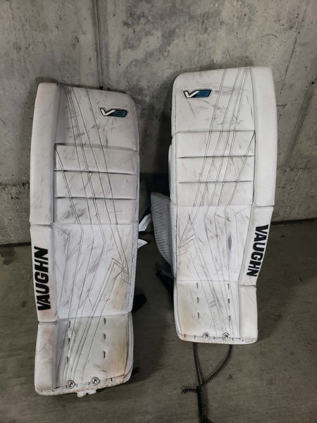31" +2 Vaughn V9 Goalie Leg Pads (Used)