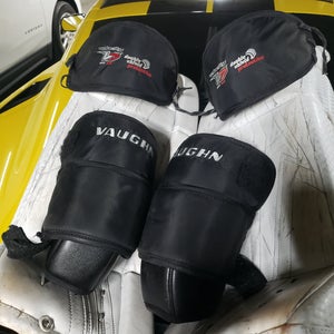 Vaughn V7 Goalie knee pads
