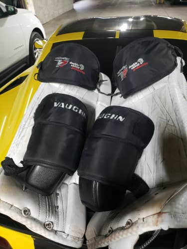 Vaughn V7 Goalie knee pads
