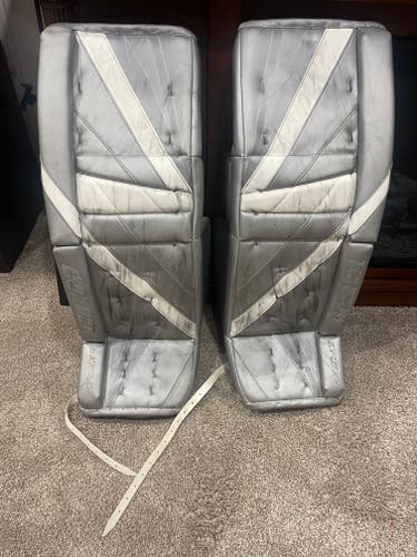 32" CCM EFlex 5 Goalie Leg Pads (Used)