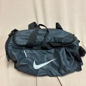 Black Men's Small / Medium Nike Duffle Bag (Used)