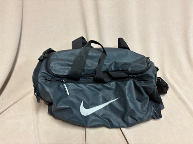 Black Men's Small / Medium Nike Duffle Bag (Used)