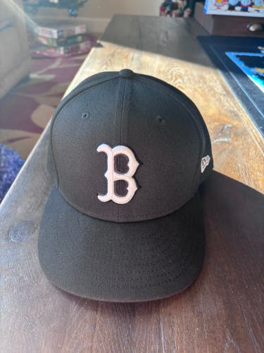 Black Boston Red Sox hat fitted