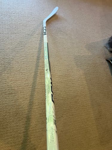 Senior CCM Ribcor Trigger 9 Pro Right Handed Hockey Stick P28 70 Flex (New)