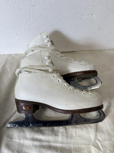 Girls Junior Size 2 Riedell White Figure Ice Skates