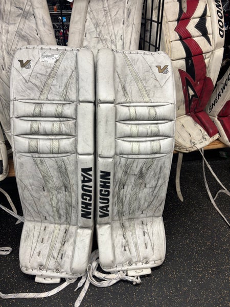 32" Vaughn Velocity V6 1000 Goalie Leg Pads (Used)