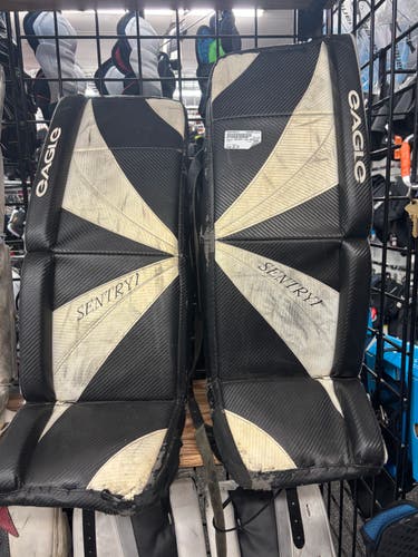 28" Eagle Sentry Goalie Leg Pads (Used)