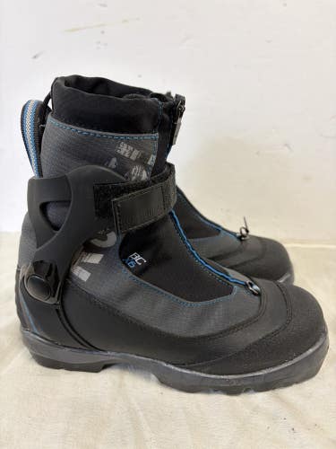 Euro Size 39 U.S. Size 7 / 8 Rossignol BC X6 Cross Country Ski Boots