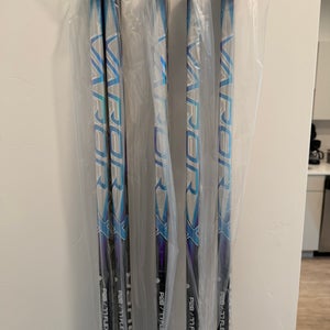 Senior Bauer Vapor FlyLite Right Handed Hockey Stick P28 77 Flex Pro Stock (New)