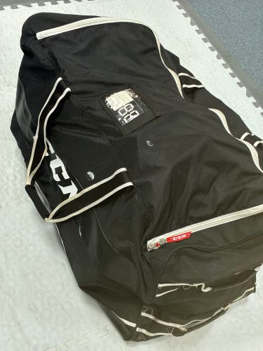 CCM EBP 370 Wheeled Hockey Bag (Used)