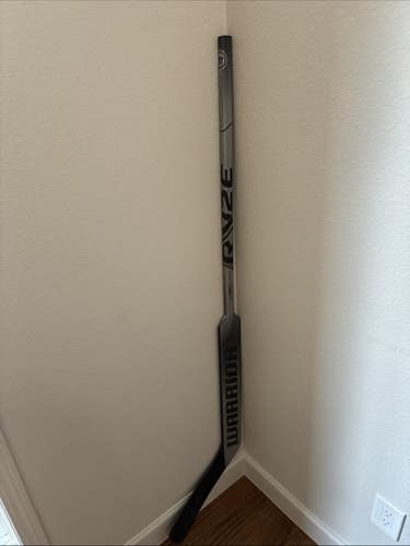 Intermediate Warrior RITUAL V2E Full Right Goalie Stick 23.5" Paddle (Used)