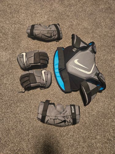 Youth Large Nike Starter Kit (Used)