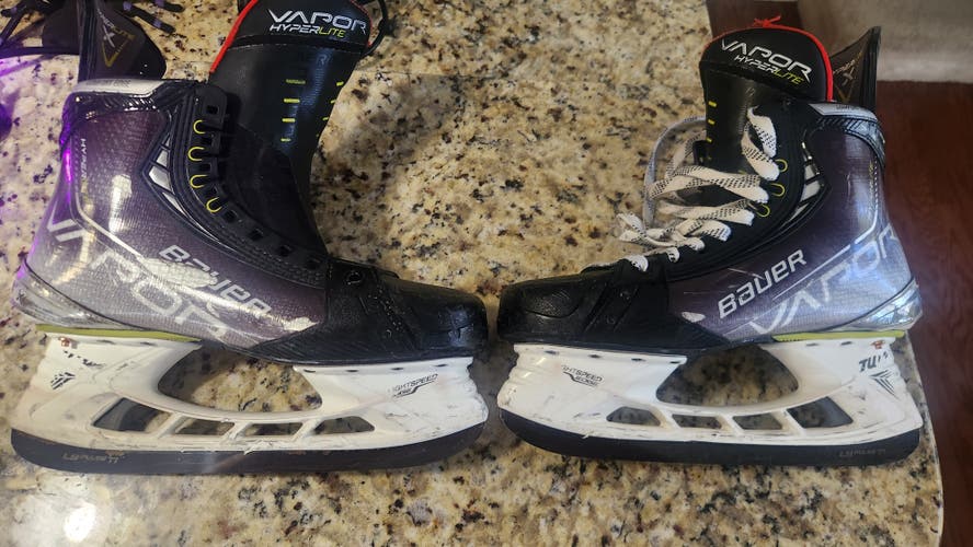 Bauer Vapor Hyperlite Hockey Skates 9 (Used) Great condition FREE SHIPPING in US ONLY!!