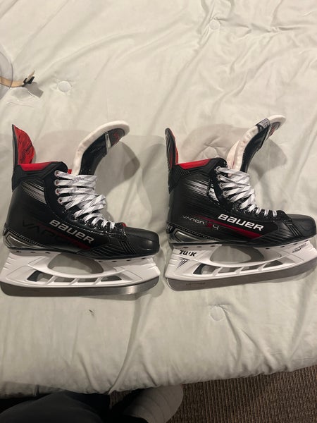 2023 Bauer Vapor X4 Hockey Skates Regular Width 9.5 (Used)