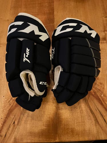 CCM TACKS 4R Junior Gloves Black 12"