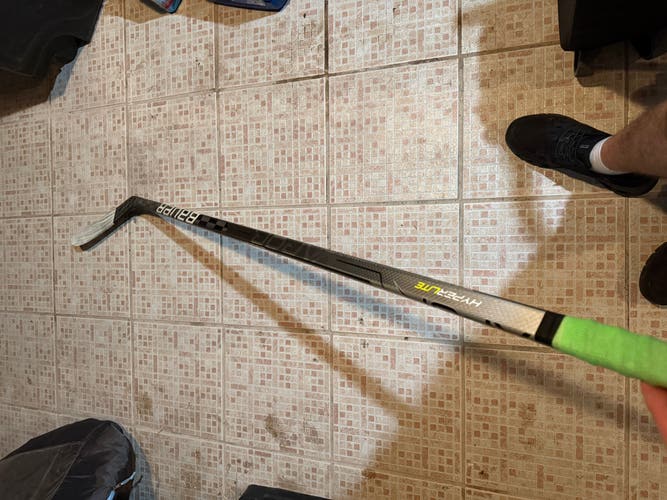 Senior Bauer Vapor Hyperlite Left Hand Hockey Stick P28M 95 Flex (Used)
