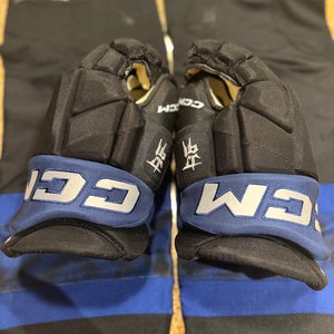 Maple Leafs “Next Gen” John Tavares gloves jetspeed