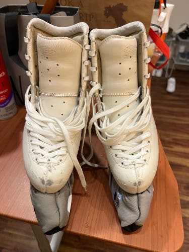 EDEA Chorus Figure Skates 240B w Blades (Used)