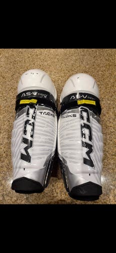 CCM shin pads 15”